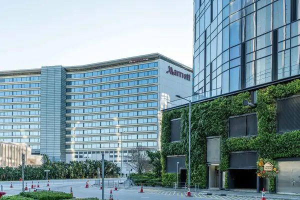 A sustentabilidade e a modernidade trazida pelo jardim vertical em ambientes externos, nos dias atuais, está conquistando espaço no paisagismo.