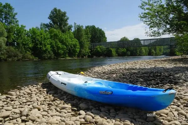 Muitas opções de pedras para jardim. Os seixos de rio são extremamente versáteis e podem ser utilizados em diversas aplicações no paisagismo.