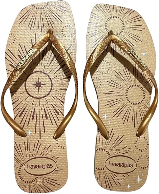 As tiras são cobertas de glitter,e o toque final vem com o acessório central nas tiras. Um charme!